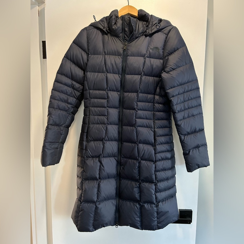 Navy Blue Northface 550 - Size Small, Lightly Used